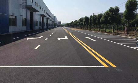 昆山廠區道路劃線多少錢？找飛揚市政價格合理